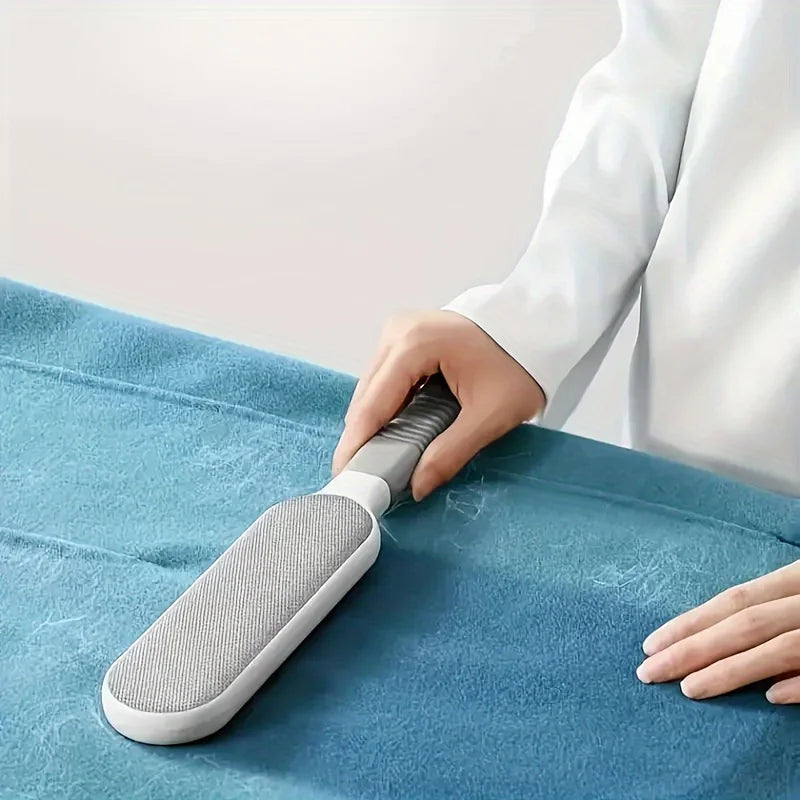 فرشاة لاصقة يدوية بوجهين لإزالة شعر القطط والفرشات